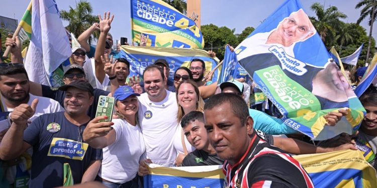 Roberto Cidade faz ‘Bandeiraço” em quatro bairros neste sábado