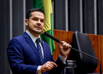 Em 4º lugar nas pesquisas, Alberto Neto recebe R$ 7 milhões do fundo partidário e tem campanha mais cara de Manaus