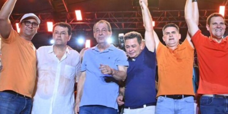 Após ‘acordo’ para 2026, David Almeida tenta esconder da campanha apoio de ex-governadores derrotados por Wilson Lima