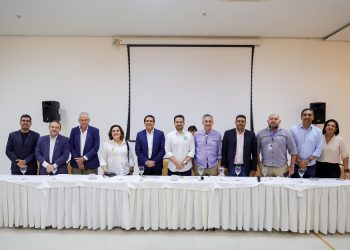 Alberto Neto e Maria do Carmo recebem profissionais da construção civil: ‘Manaus precisa ser desburocratizada