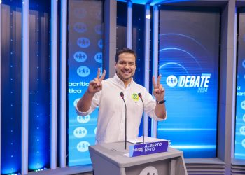 Alberto Neto leva mensagem de mudança e esperança ao debate da TV A Crítica