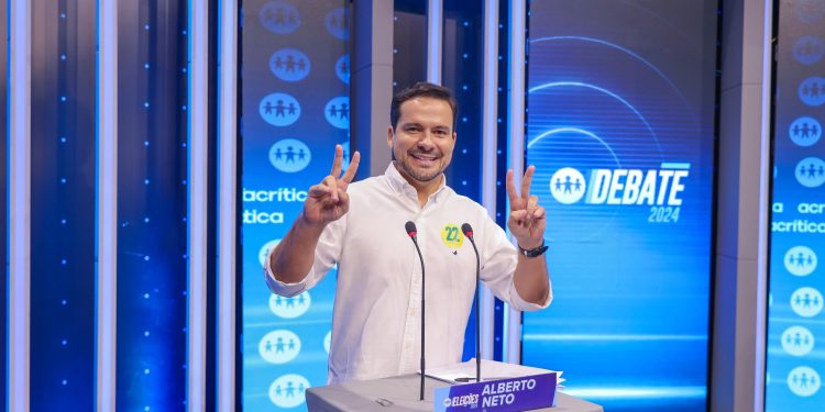 Alberto Neto leva mensagem de mudança e esperança ao debate da TV A Crítica