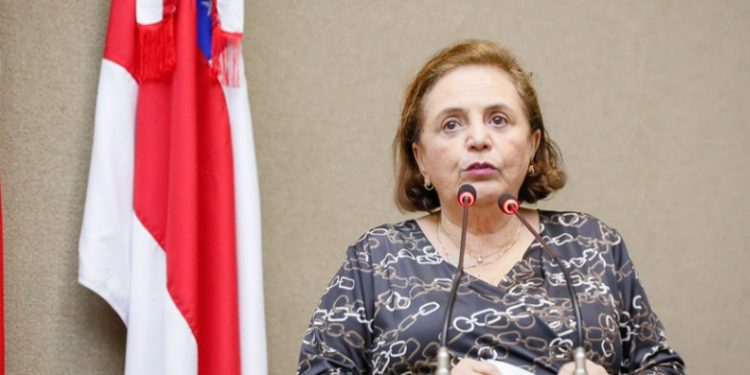 Terezinha Ruiz tenta emplacar mandato de vereadora e se manter relevante na política