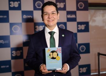 Reconhecimento nacional: pró-reitor da UEA recebe Prêmio Jovem Cientista por impacto acadêmico e inovação científica