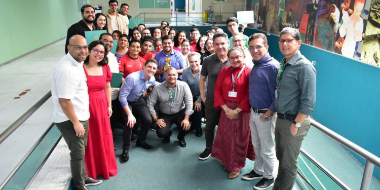 UEA homenageia estudantes contemplados com Política Estruturante 8 do Comitê Executivo do FEPD&I