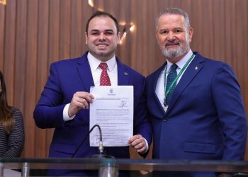 Presidente Roberto Cidade divulga cronograma do concurso público da Aleam, com 100 vagas para chamamento imediato e 200 para cadastro reserva