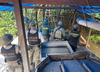 Operação destrói dragas de garimpo ilegal em áreas de povos indígenas isolados no AM