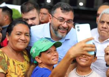Governador Wilson Lima mostra força política em agenda que reuniu multidão em Manacapuru