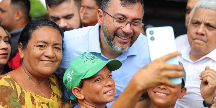 Governador Wilson Lima mostra força política em agenda que reuniu multidão em Manacapuru