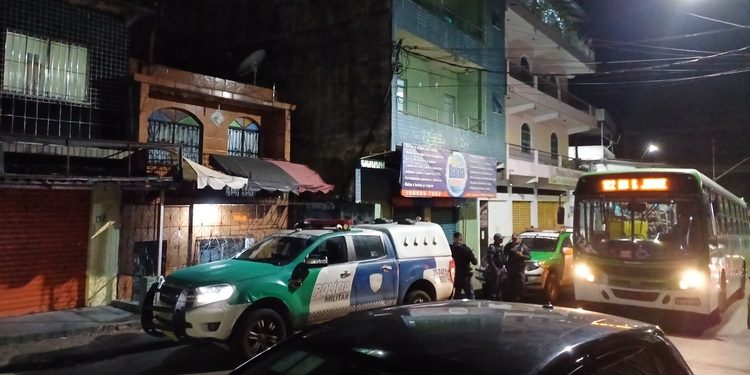 Após sumiço, vizinhos encontram homem morto dentro de casa em Manaus