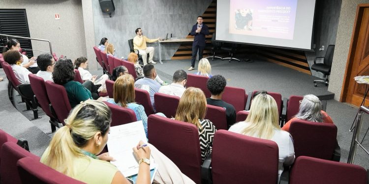 CMM promove palestra para servidores em alusão ao Dia Nacional do Autismo