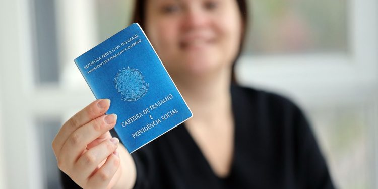 Evento apoiado pela UEA oferece mais de 200 vagas de empregos a PcD