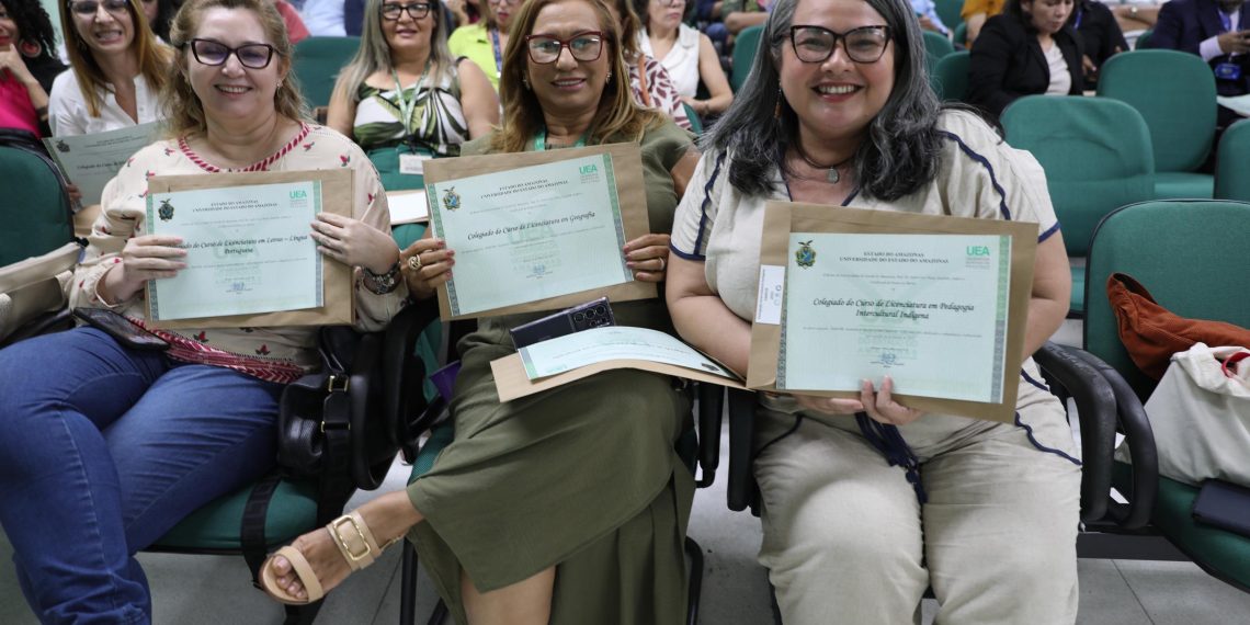 Desempenho acadêmico: UEA apresenta painel com resultados positivos das avaliações externas dos cursos de graduação