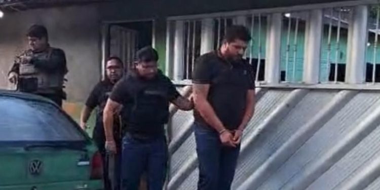 Homem é preso após matar amigo durante briga por cigarro em Manaus