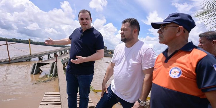 Após articulação de Roberto Cidade junto ao DNIT, balsa para porto provisório chega a Borba e deve entrar em operação no dia 15 deste mês