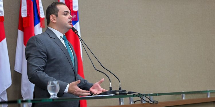 Roberto Cidade anuncia ação judicial contra a Amazonas Energia por deixar Manicoré às escuras há mais de dois meses