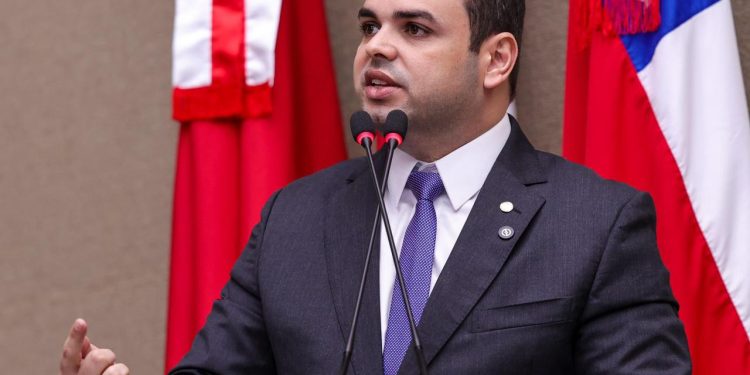 Roberto Cidade aciona Justiça contra Amazonas Energia por colapso no fornecimento elétrico de Manicoré