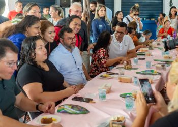 Governador Wilson Lima anuncia reforma de espaços de esporte e lazer durante café da manhã