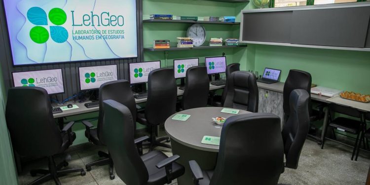 UEA fortalece pesquisa em Geografia com novo laboratório na ENS