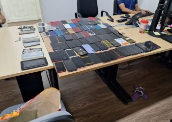 Polícia prende venezuelano com celular roubado e mais 90 aparelhos são apreendidos em loja em Manaus