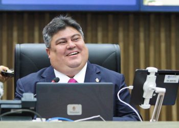 David Reis anuncia antecipação da primeira parcela do 13º salário dos servidores da CMM