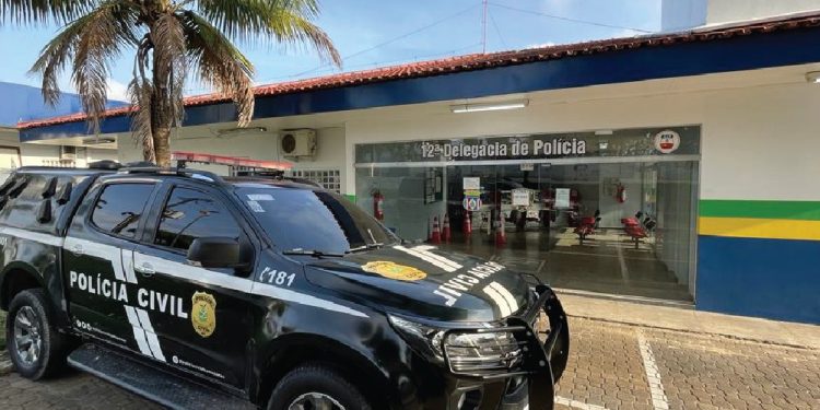 Polícia prende mulher em flagrante por furto após transferir mais de R$ 1 mil via Pix sem autorização da vítima em Manaus