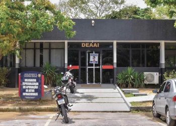 Polícia leva adolescente para delegacia após ameaçar rival nas redes sociais em Manaus