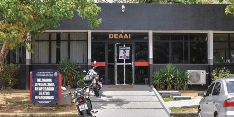 Polícia leva adolescente para delegacia após ameaçar rival nas redes sociais em Manaus