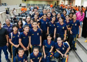 Projeto da Escola do Legislativo leva alunos do CMPM IV à CMM