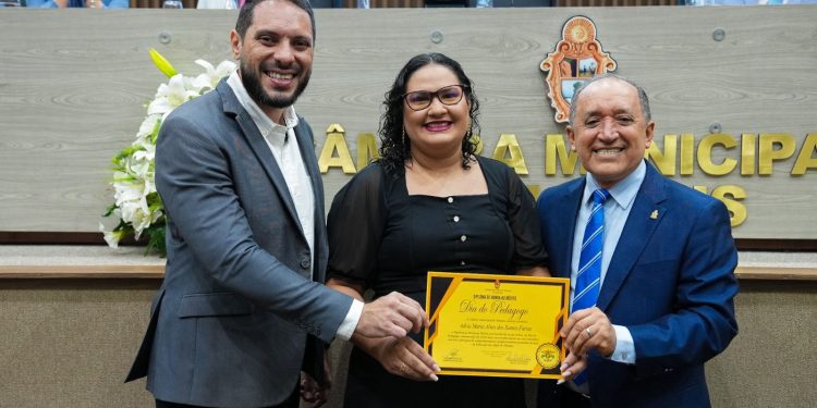 Professor Samuel celebra o Dia do Pedagogo com homenagem na Câmara Municipal de Manaus