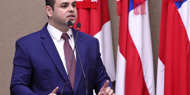 Presidente Roberto Cidade cobra maior fiscalização da Marinha após acidentes com balsas no rio Madeira