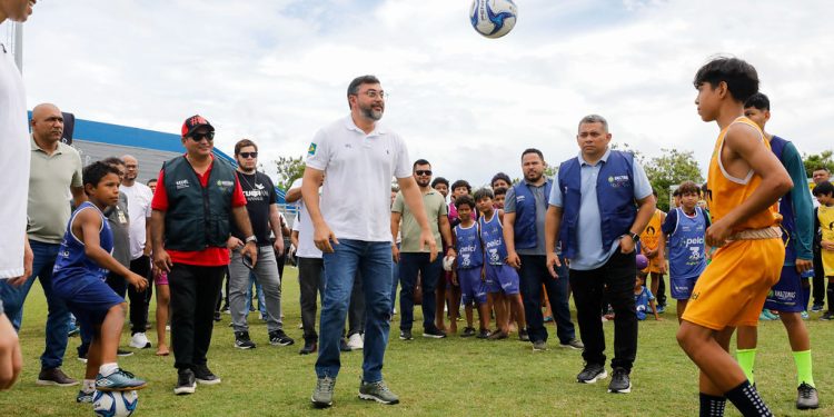 Governador Wilson Lima entrega Estádio Carlos Zamith revitalizado com nova iluminação e melhorias na estrutura