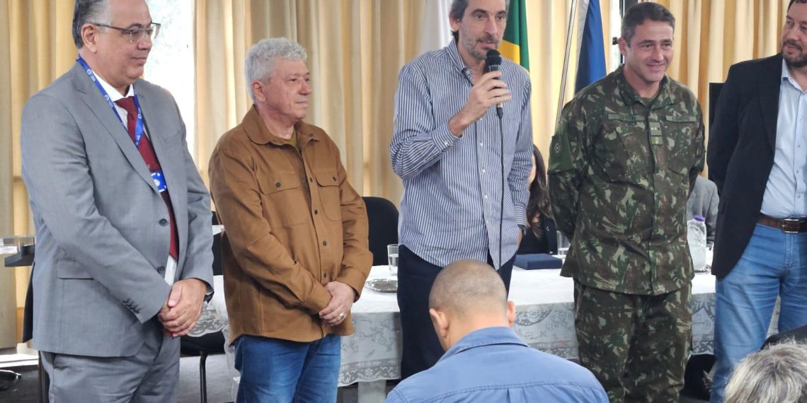 Delegacia da Receita Federal em Varginha homenageia projetos da UEA