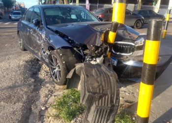 Acidente entre BMW e Picape deixa três feridos no Centro de Manaus