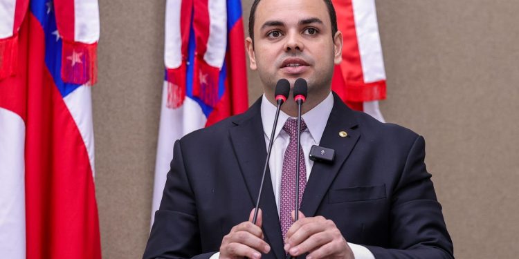 Para combater trabalho infantil virtual, Roberto Cidade propõe lei inovadora para influenciadores mirins