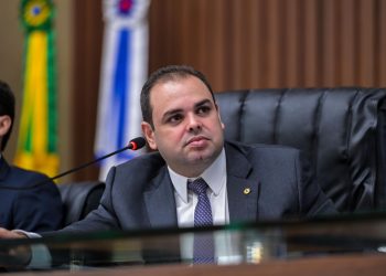 Presidente Roberto Cidade comanda votação que garante diretrizes orçamentárias do Estado para 2026