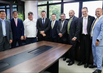 Presidente David Reis e vereadores recebem vice-prefeito Renato Junior na CMM