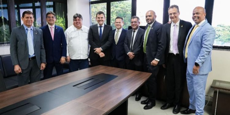 Presidente David Reis e vereadores recebem vice-prefeito Renato Junior na CMM