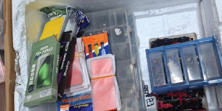 RecuperaFone: PC-AM prende dupla em “laboratório” de desmanche de celulares no Centro de Manaus