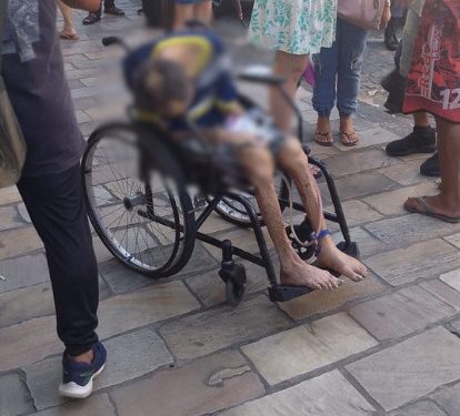 Em Manaus, filho é preso após circular com pai morto no Centro