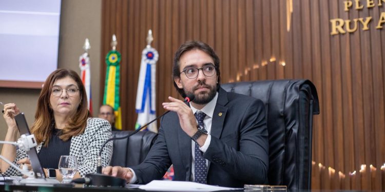 Conheça as leis do deputado Thiago Abrahim que contemplam a saúde das mulheres