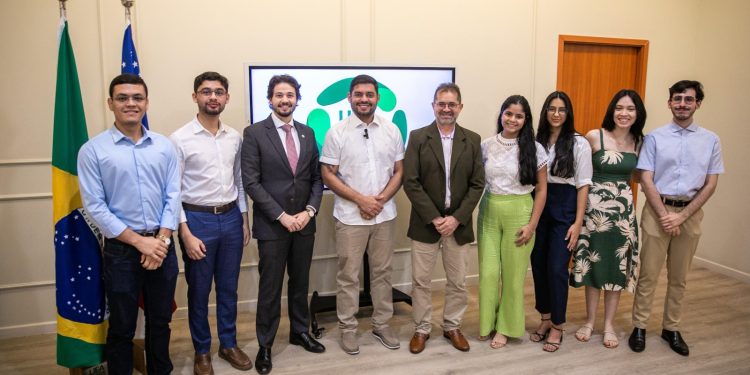 Equipe de Direito da UEA recebe menção honrosa por conquista nacional