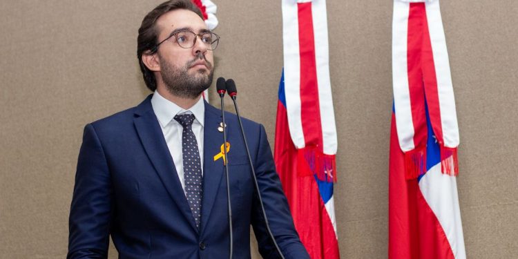 Lei do deputado Thiago Abrahim isenta doadores de sangue de taxa de inscrição em concursos no AM