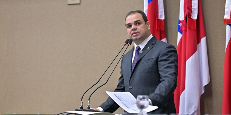 Concurso público da Aleam avança e presidente Roberto Cidade anuncia bancas em análise para realização do certame