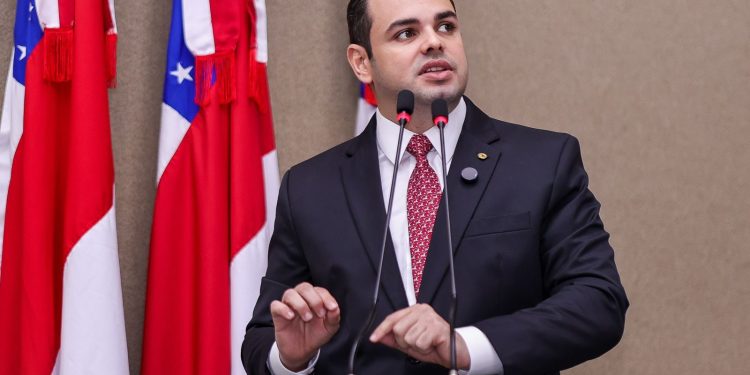 Roberto Cidade critica exclusão da BR-319 do PNL 2025 e cobra ações concretas do Governo Federal