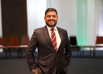 Reitor da UEA representa as universidades estaduais e municipais do Brasil em encontro global sobre educação superior no Reino Unido