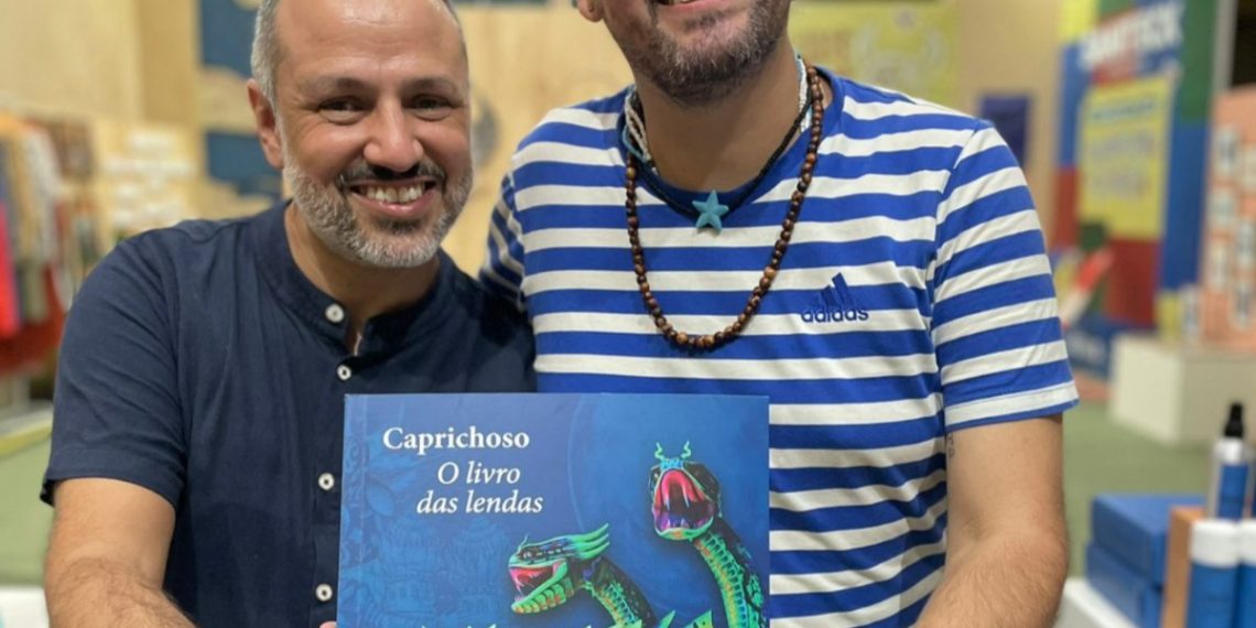 Obras que destacam Festival de Parintins são lançadas pela Editora da UEA na Ilha Tupinambarana