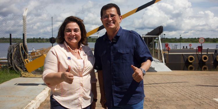 Pré-candidata ao Governo, Maria do Carmo visita porto desativado em Anori por falta de pavimentação de um quilômetro de estrada