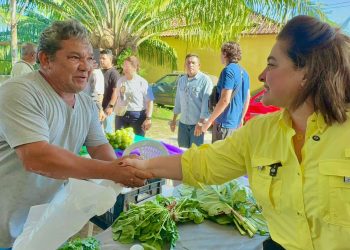 Em Rio Preto da Eva, Maria do Carmo ouve produtores rurais e participa de posse da nova diretoria do PL Municipal