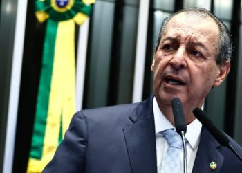 Omar Aziz reafirma compromisso e luta pela reconstrução da BR-319 em discurso que critica decisões que isolam a Amazônia